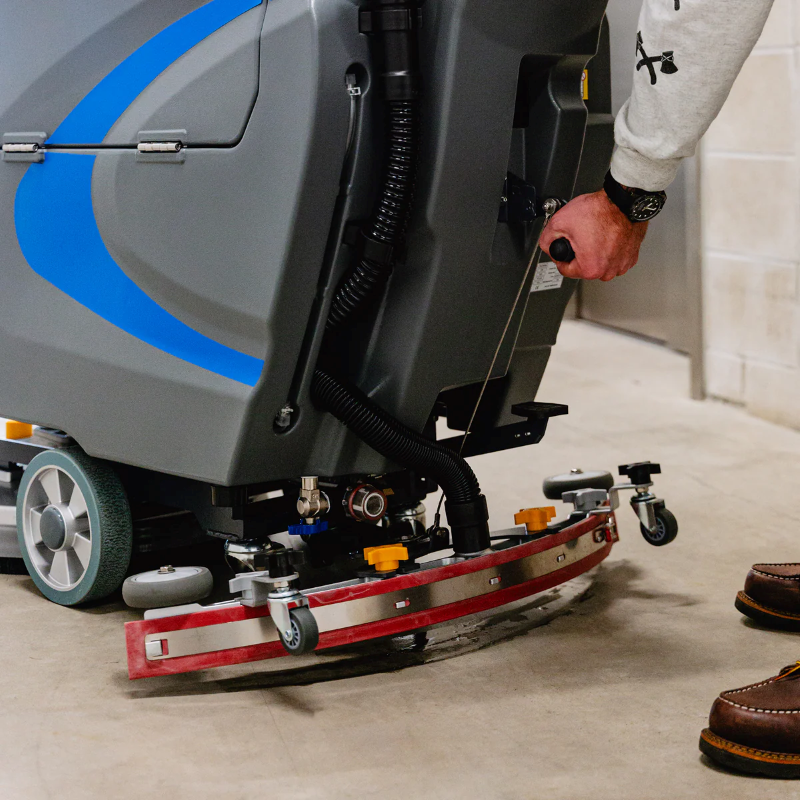 Tomahawk_Power_TAS850e_20_inch_Auto_Floor_Scrubber_Squeegee_Close_up_View