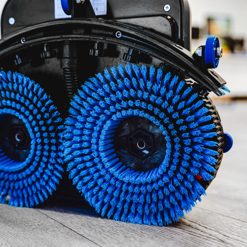 Tomahawk_Power_TMOP18e_18_inch_Electric_Floor_Scrubber_Brush_Close_up_View