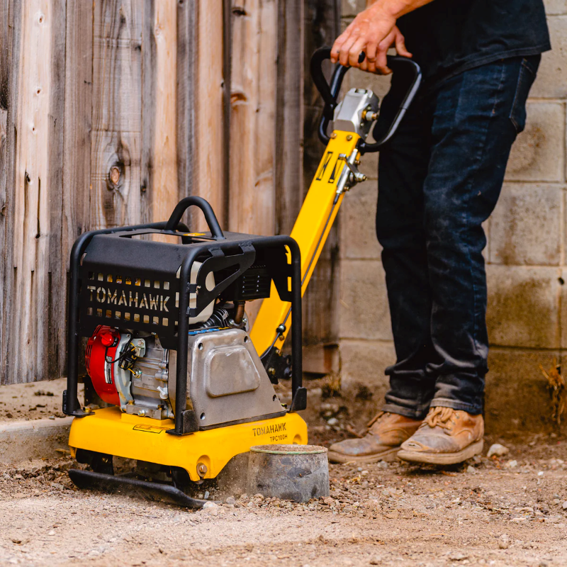 Tomahawk_Power_TPC100H_Reversible_Plate_Compactor_with_5.5_HP_Honda_Engine_Outdoor_View_2