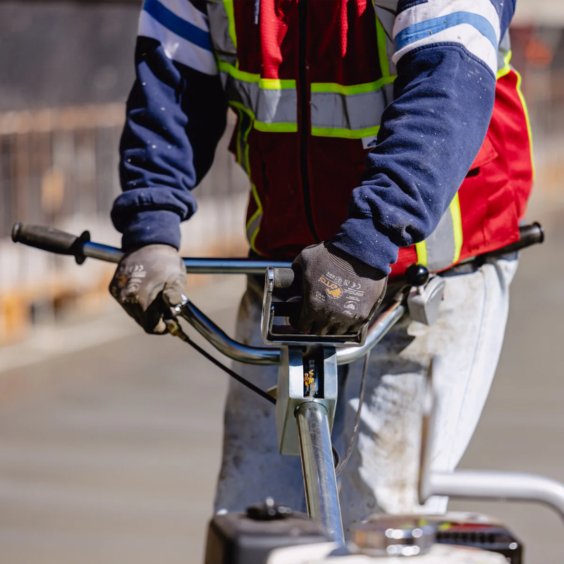 Tomahawk_Power_TPT36FXH_270_36_inch_Fast_Pitch_Power_Trowel_Oudoor_Image_2