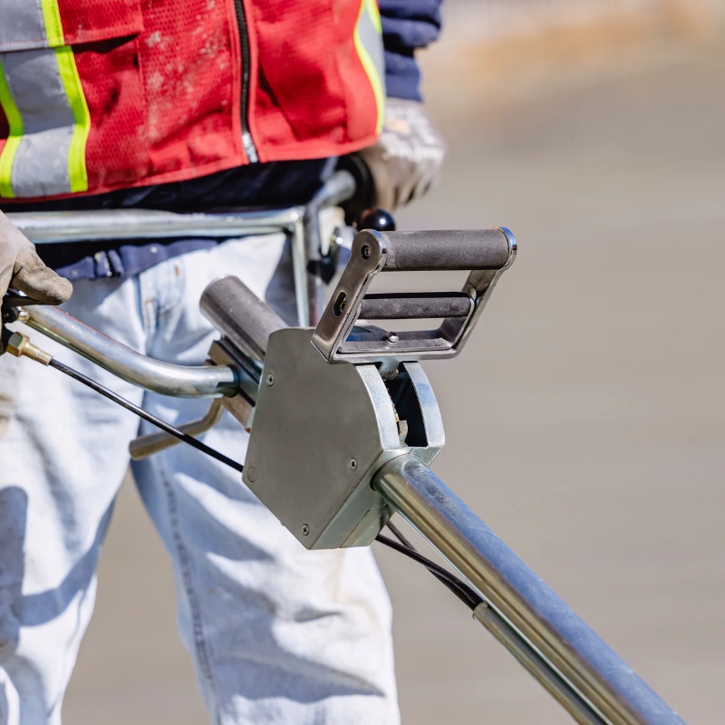 Tomahawk_Power_TPT46FXH_390_46_inch_Fast_Pitch_Power_Trowel_Outdoor_Close_up_View